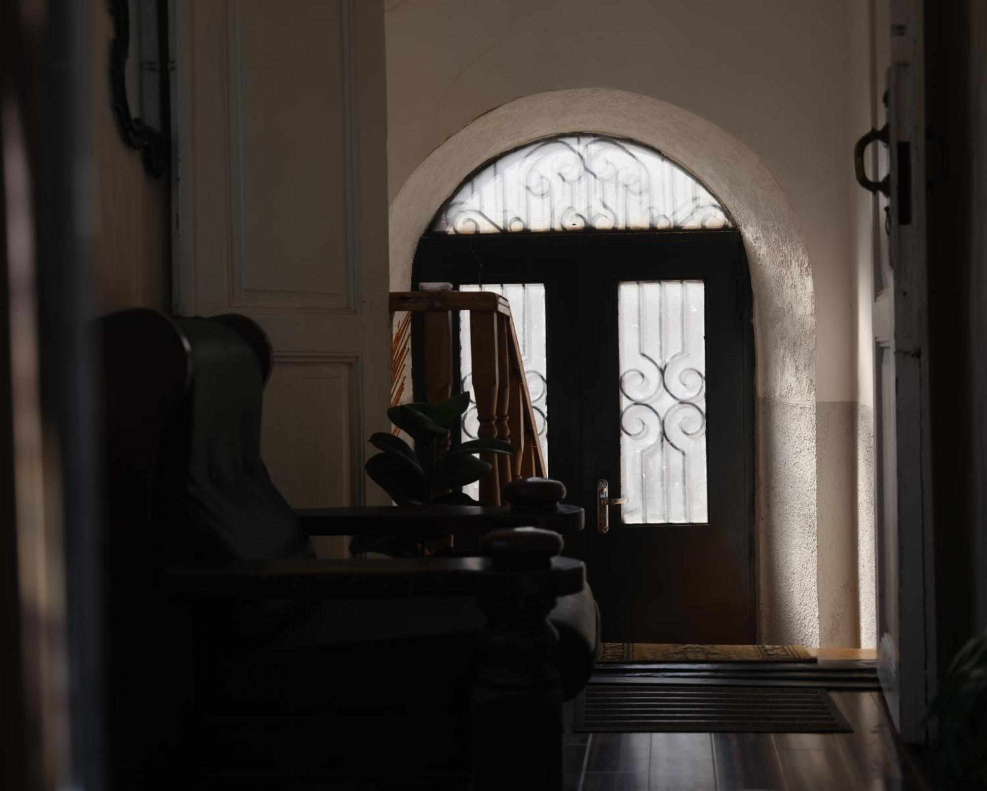 Hotel 1870 كوتايسي المظهر الخارجي الصورة
